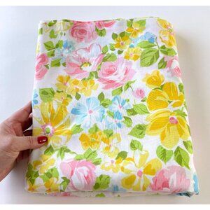 Vintage 70s flat/top bedsheet, pastel floral sheet, twin size bed, Pequot